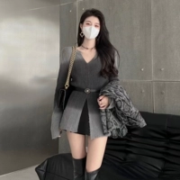 Трикотажный весенний дизайнерский небольшой свитер, корсет, градиент, V-образный вырез, тренд сезона, облегающий крой