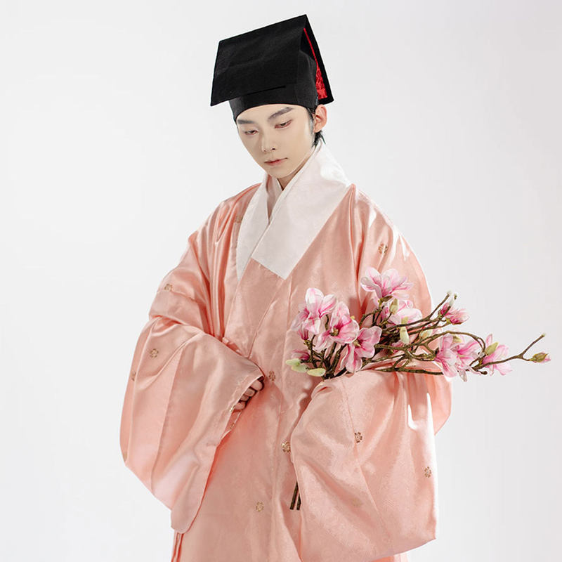 Treasuring Traditional Chinese Culture: Ming-Style Hanfu with Gold Brocade and Hidden Floral Patterns, Horizontal Collar, Small Sleeves, and a Daily Wear Style for Spring and Autumn Treasuring Traditional Chinese Culture: Ming-Style Hanfu with Gold Brocade and Hidden Floral Patterns, Horizontal Collar, Small Sleeves, and a Daily Wear Style for Spring and Autumn