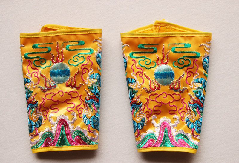Tianlong embroidery, double dragon flat embroidery, double dragon play pearl, children's clothes, hands, sleeves, feet, sleeves
