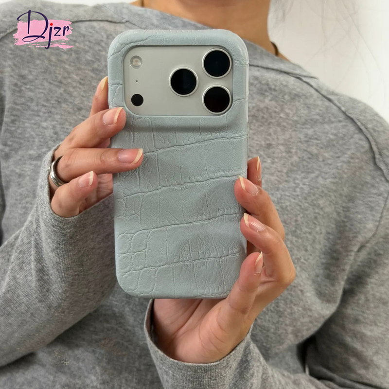 Suitable for iPhone 18 Pro Max Phone Case, New Model for Women, High-End and Very Attractive, Light Gray Blue Crocodile Pattern Leather Cover, Apple 17 Pro Large Hole Full-Cover Button Leather Case, 16 Anti-Drop Protective Case