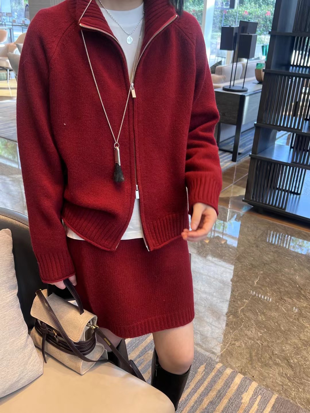 2025新款女装：高冷御姐风的时尚新宠