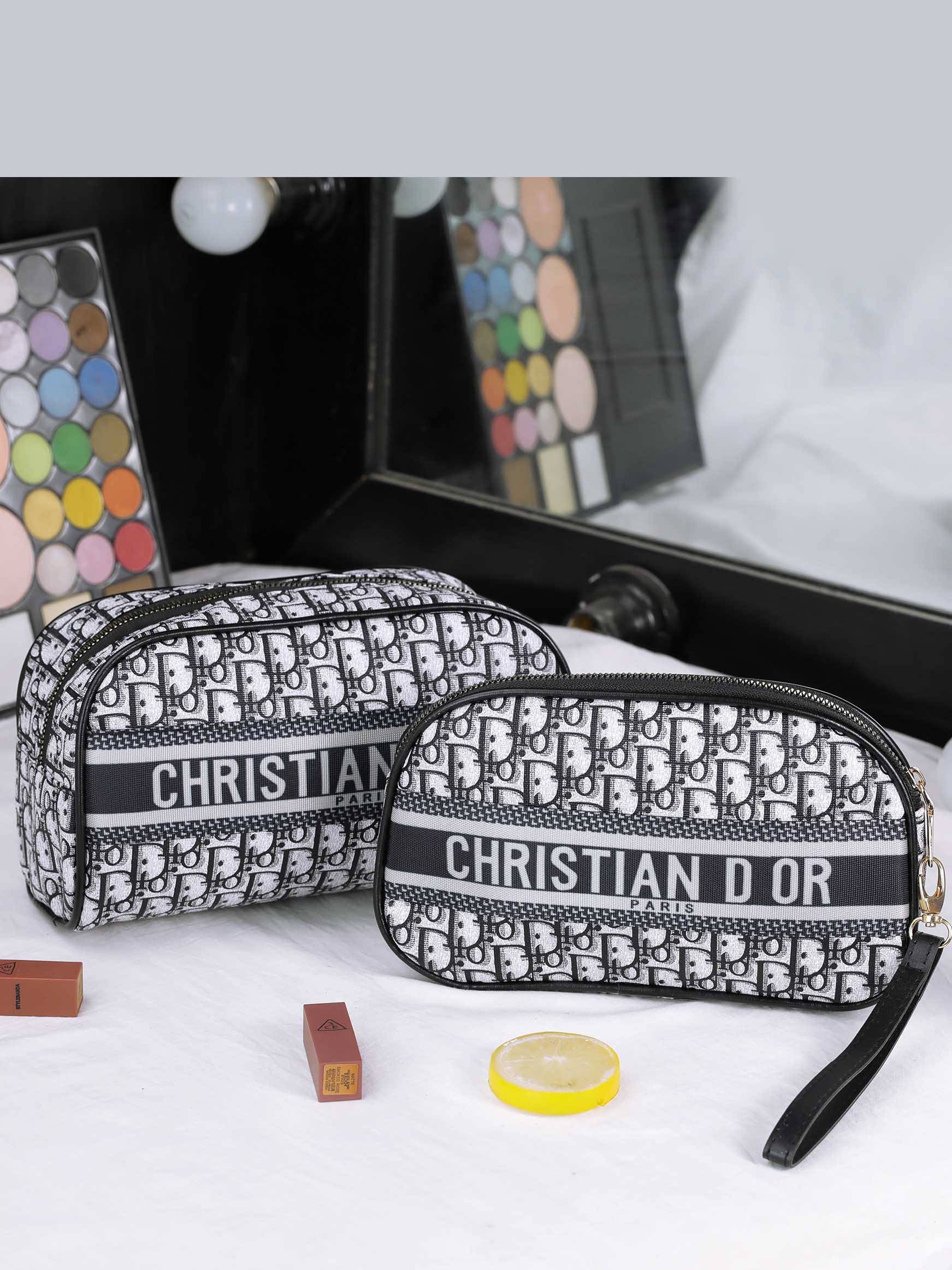 High-end carry-on makeup bag new INS wind ultra fire waterproof small portable women travel large capacity product storage bag