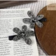 Полный бриллиант цветочный боковой клип [черная пара]