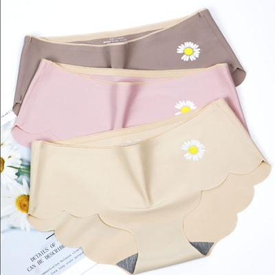 【四条装！】小雏菊石墨烯抗菌无痕内裤