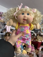 Светло-желтый