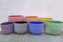  A set of colored crystal bowls corresponding to the seven chakras Buddha sound bowls to open up chakra yoga meditation healing