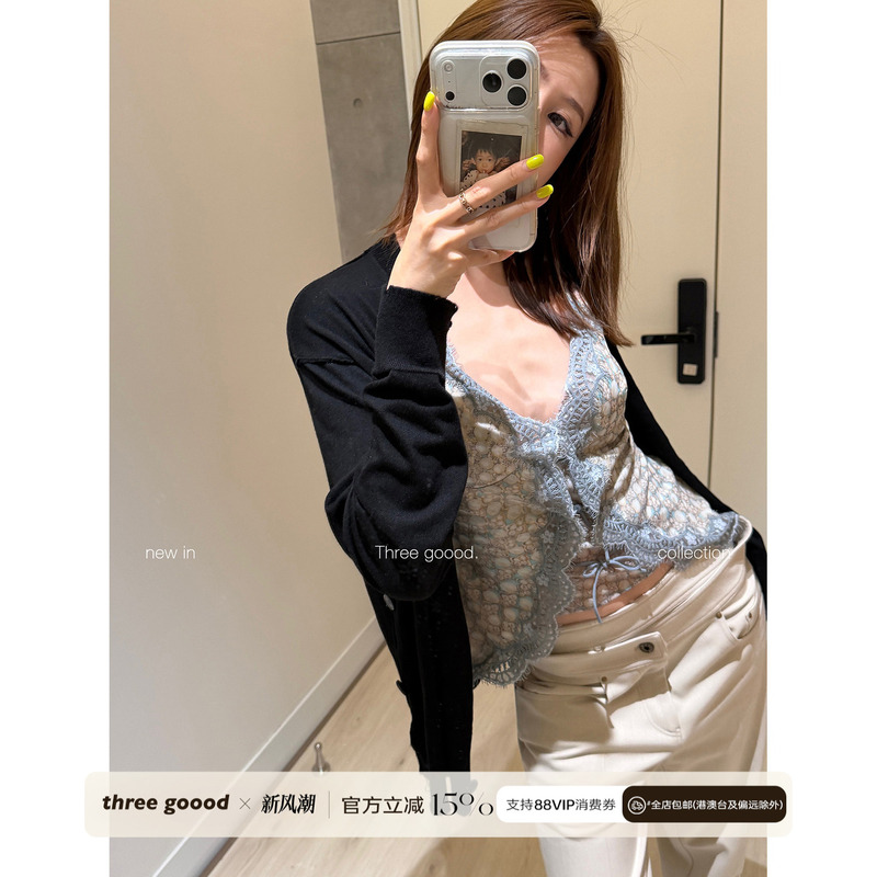 Three Goood Yin Sanji V-Neck Vintage-Style Printed Top with Sexy Lace Trim and Atmospheric Camisole Three Goood Yin Sanji V-Neck Vintage-Style Printed Top with Sexy Lace Trim and Atmospheric Camisole