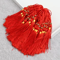 Красный изысканный всплеск плюс 100 золотых бусин