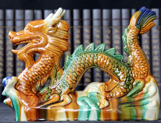 Ceramic dragon ornaments Tang Sancai dragon home desktop ornaments office gifts auspicious beasts attract wealth to fill missing corners green dragon ornaments