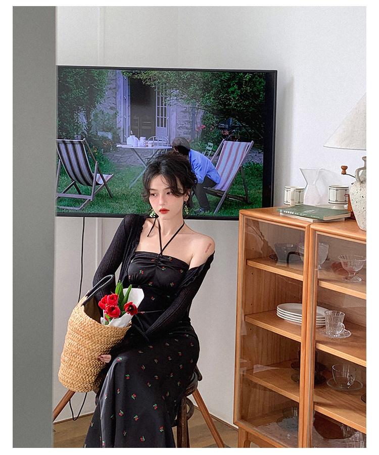 酒午自制法式仿醋酸垂感印花挂脖抹胸裙高腰显瘦碎花吊带连衣裙女详情23