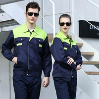 Темно-зеленый костюм с длинными рукавами и плечами