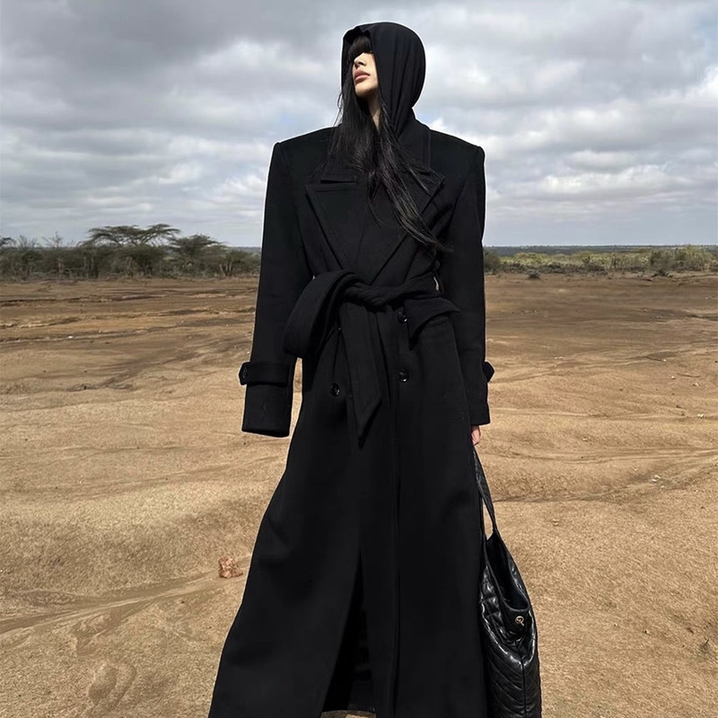 Black Woolen Coat for Women, Winter 2026 New Korean Style, Loose Mid-Length, Thickened, Petite Hepburn Style Overcoat Black Woolen Coat for Women, Winter 2026 New Korean Style, Loose Mid-Length, Thickened, Petite Hepburn Style Overcoat