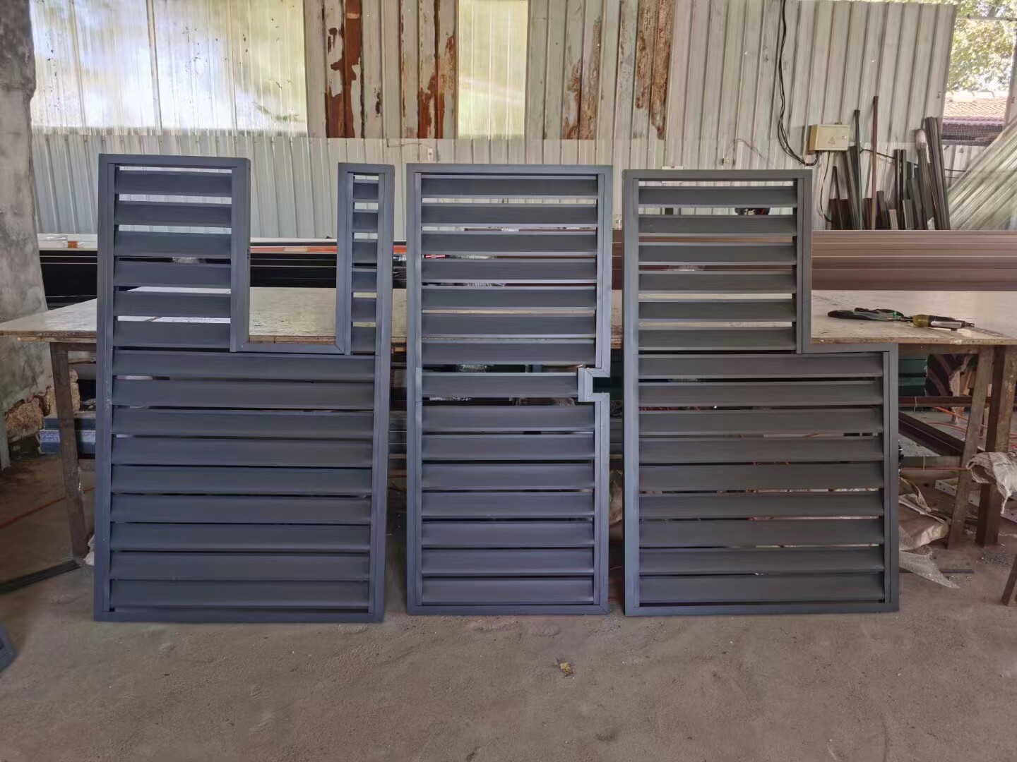 Алюминиевые жалюзи 铝合金百叶窗格栅栏出风口空调外机罩定制外墙防雨百叶排风通风口