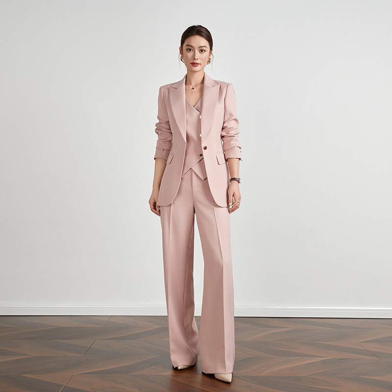 Autumn Light Pink Complexion-Enhancing and Age-Reducing Suit Vest, Wide-Leg Pants Three-Piece Set, Fashionable Host and Beauty Industry Workwear Autumn Light Pink Complexion-Enhancing and Age-Reducing Suit Vest, Wide-Leg Pants Three-Piece Set, Fashionable Host and Beauty Industry Workwear