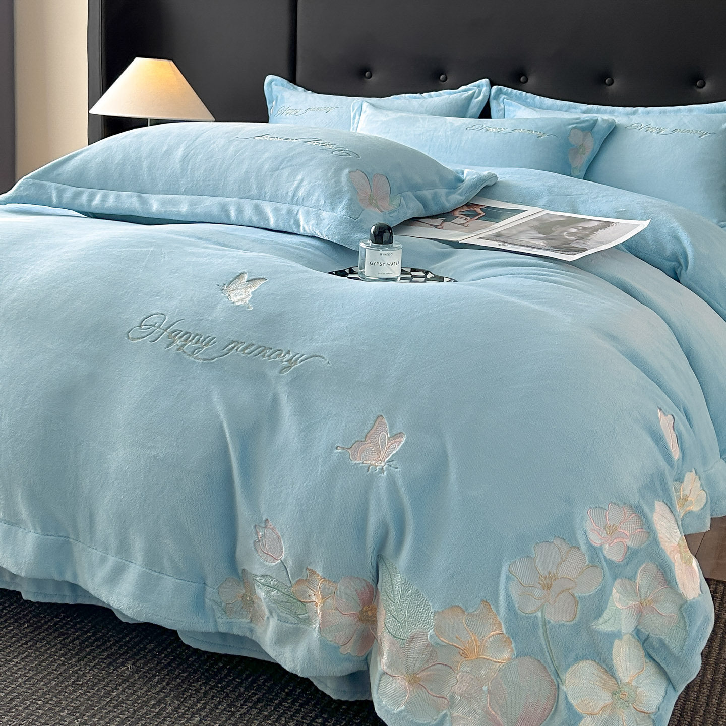 Class a Maternal and Infant-Grade Embroidered Milk Velvet Four-Piece Set with Fleece-Lined Bed Sheet, Duvet Cover, Coral Velvet Bedding, Anti-Static