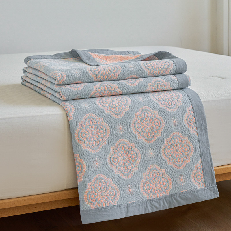 All-Cotton Three-Layer Gauze Non-Slip Bed Cover, Pure Cotton Multi-Functional Towel Quilt, Gauze Blanket, Quilted Bed Sheet, Single Piece, Suitable for All Seasons