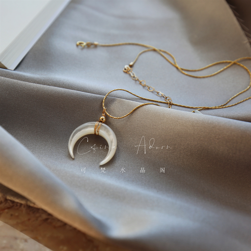 冷たいスタイルのデザインのマザーオブパールのムーンネックレス、ゴールドの鎖骨ネックレス、女性用ネックレス、軽い高級ニッチ