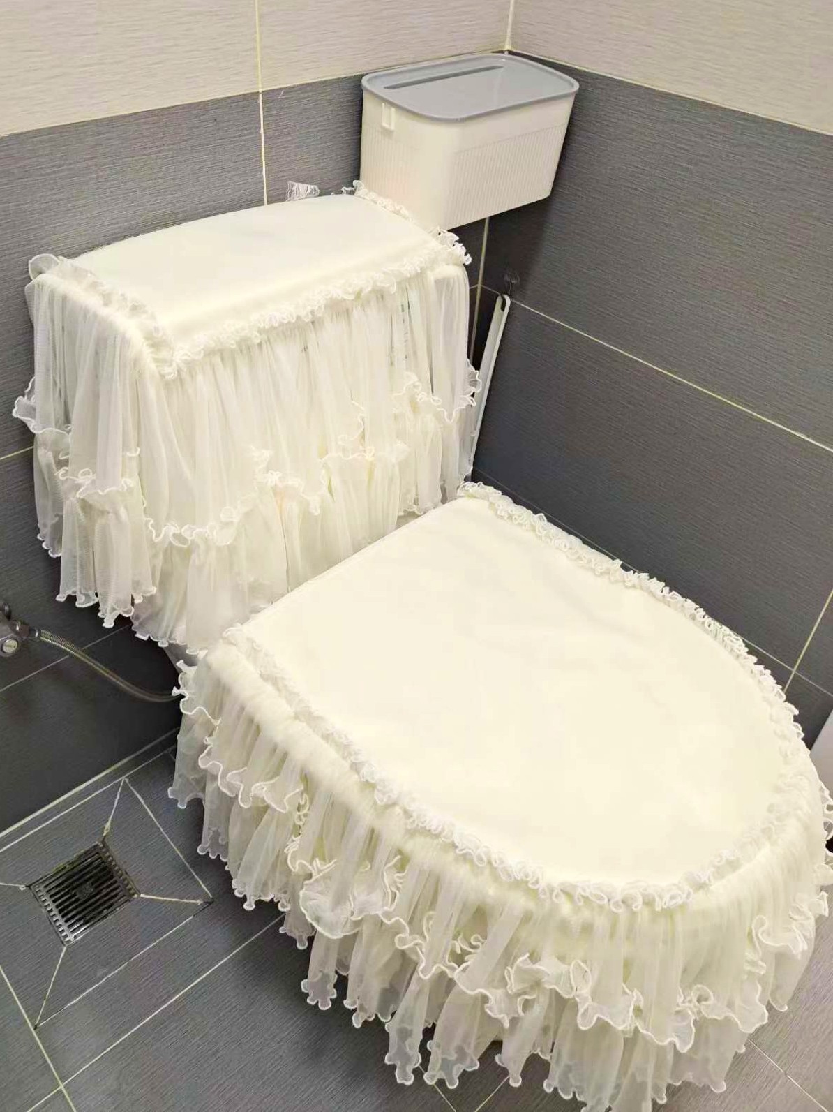 Gray princess style lace beige fabric toilet cover three-piece set toilet mat cool new style can be customized in various shapes