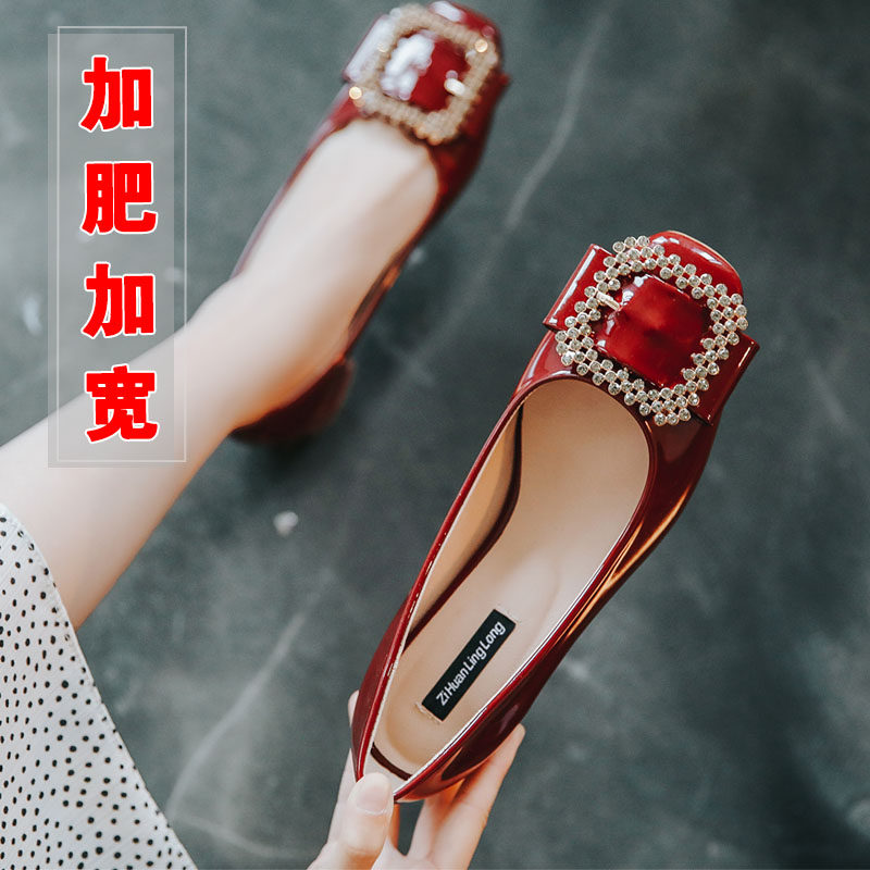 Large size women's shoes fat feet wide fat shoes women's spring and autumn 40 middle heel wine red square feet height 41-43 bride's wedding shoes