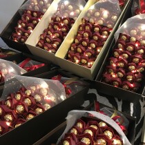 Shunfeng rectangular gift box Ferero Jinsha Chocolate Xu May lantern bouquet for a friends Valentines Day gift