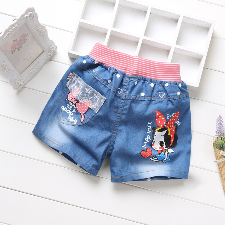 Giản dị cô gái hoang dã mặc phần mỏng rửa lỗ trẻ em quần short denim trong quần short trẻ em lớn trai mùa hè