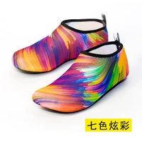 Семь цветов красочных туфель