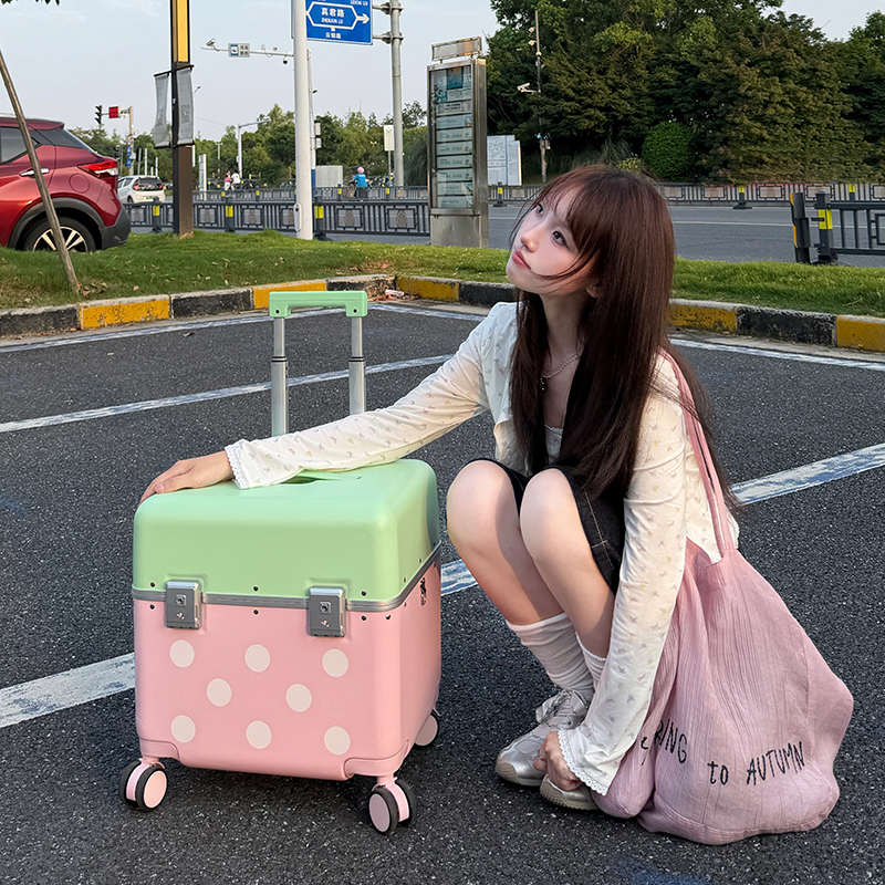 Strawberry-Themed Cute Suitcase with High Aesthetic Appeal, Small Short-Distance Travel Trolley Case for Female Students Strawberry-Themed Cute Suitcase with High Aesthetic Appeal, Small Short-Distance Travel Trolley Case for Female Students