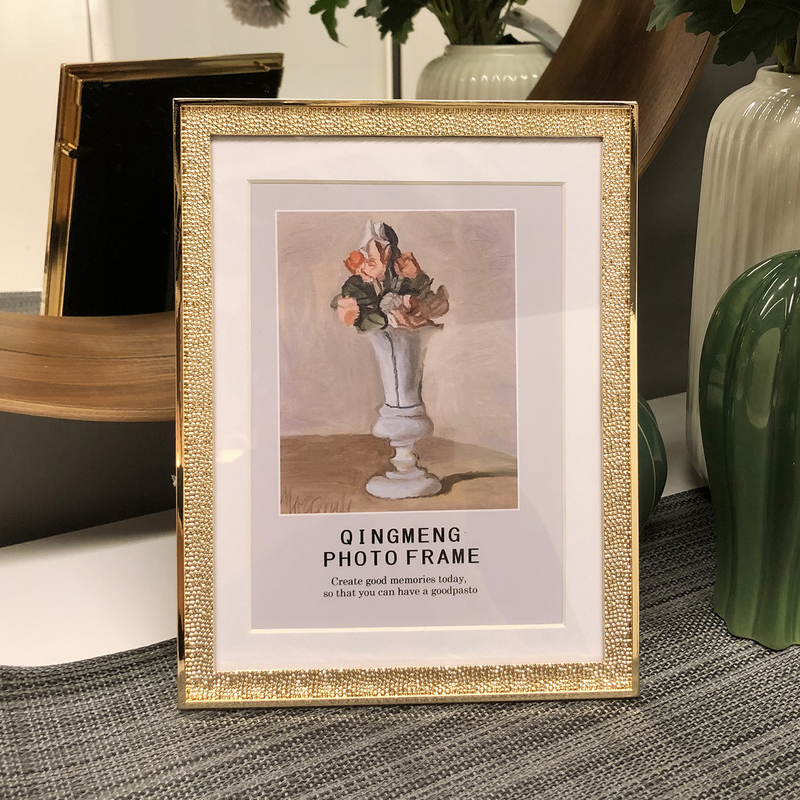 6/7/ 8inch Picture Frame Light Luxury, Simple and Modern Bedroom Creative Decoration Photo Frame Wedding Photo Display Stand Metal