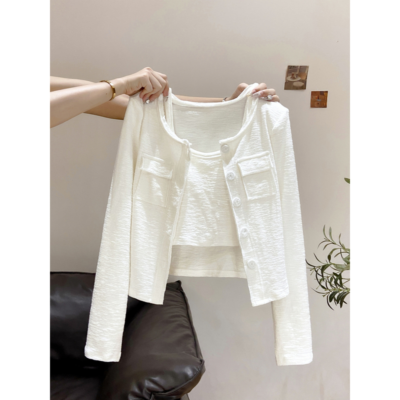 Atmospheric White Two-Piece Suit for Women, Early Autumn New Style, Textured Camisole + Single-Breasted Pocket Jacket Atmospheric White Two-Piece Suit for Women, Early Autumn New Style, Textured Camisole + Single-Breasted Pocket Jacket