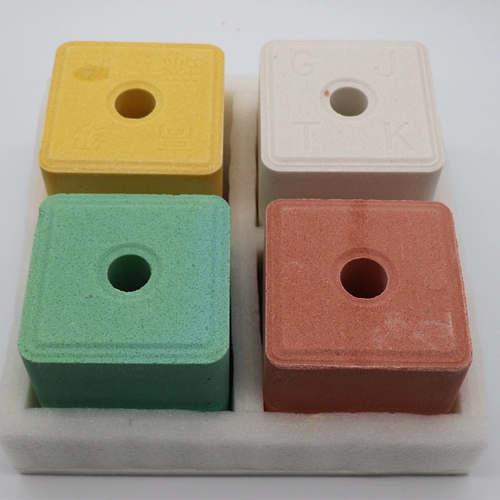 Корова -коры лизания кирпичной соли кирпичной овец, репеллент насекомых и кирпичные говяжьи ковы, пищевые зверь соле