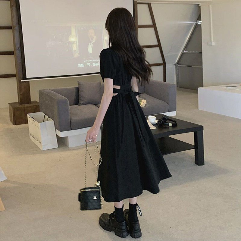 Black dress female small 2022 summer new show waist thin French dress Hepburn style square collar small black dress