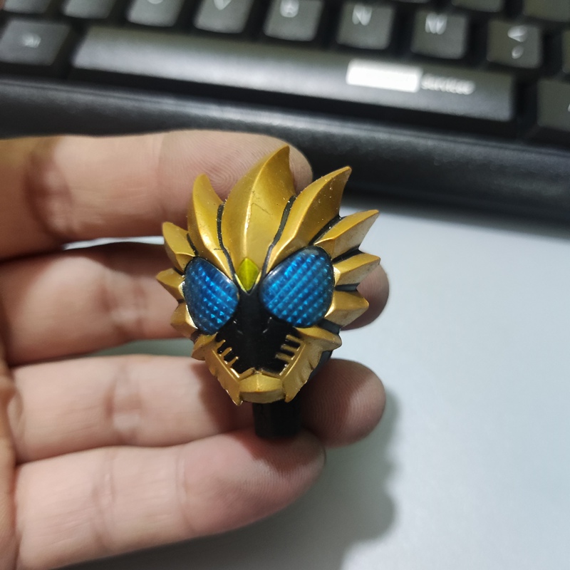 Wolverine Head Sculpture, Loose Toy Superhero Kamen Rider Superman Helmet Accessories