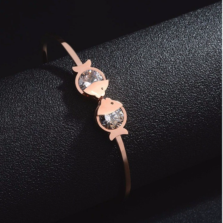 Vòng tay vàng hồng hôn cá Song Ngư Không phai mạ Vàng 18K Trang sức Vàng Mở Vòng tay bằng thép Titan vòng cuff bạc