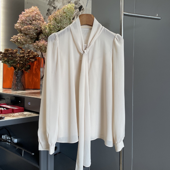 Lightly Mature Style, Unique Black Shirt with a Sense of Design, High-End Professional Temperament, Chic Top Rc802