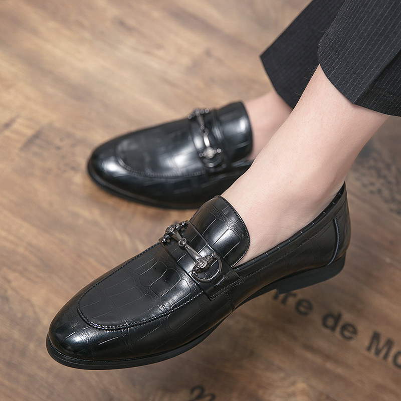 Summer small leather shoes men bean-bean shoes brown Inron casual shoes Trend hair stylist One foot pedal large size Lole foe shoes