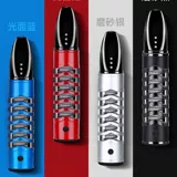 Ездить, курить ленивые сигареты, нет артефакта дымового пепла на автомобильной машине, дымовый дым, чтобы предотвратить летучую пепел