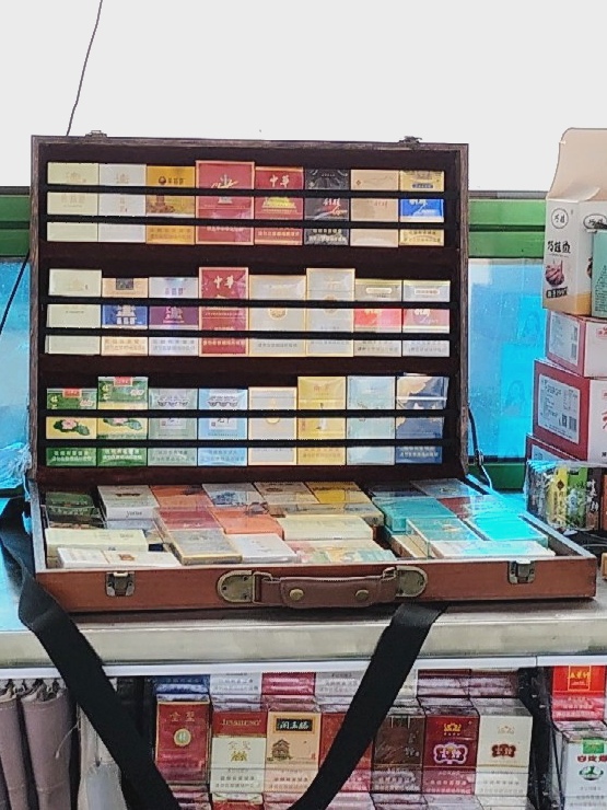 Hot Pot Wooden Retro Style Cigarette Box Tool Bar Cigarette Box Night Market Hanging Box Neck Cigarette Box Event Props