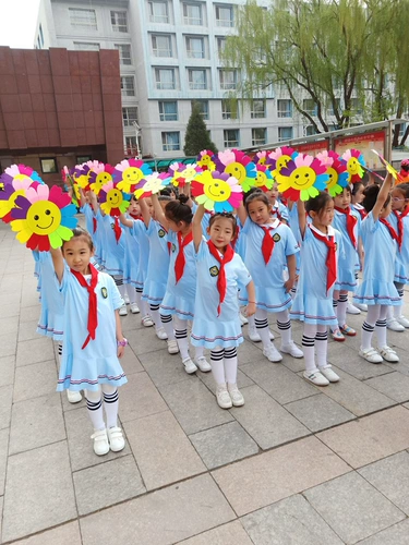 Красочная улыбка лицо Suncorea Детские игры для открытия церемонии