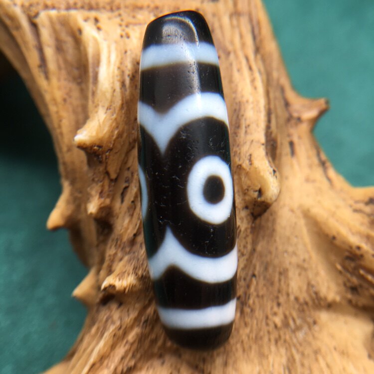 Taiwan to pure special totem lotus three eyes old black and white bead old pulp belt weathering pendant necklace