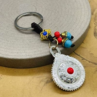 Серебристо-белый брелок