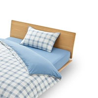 Синий маленький чек на матрасе