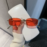 Золотая рама красная пленка