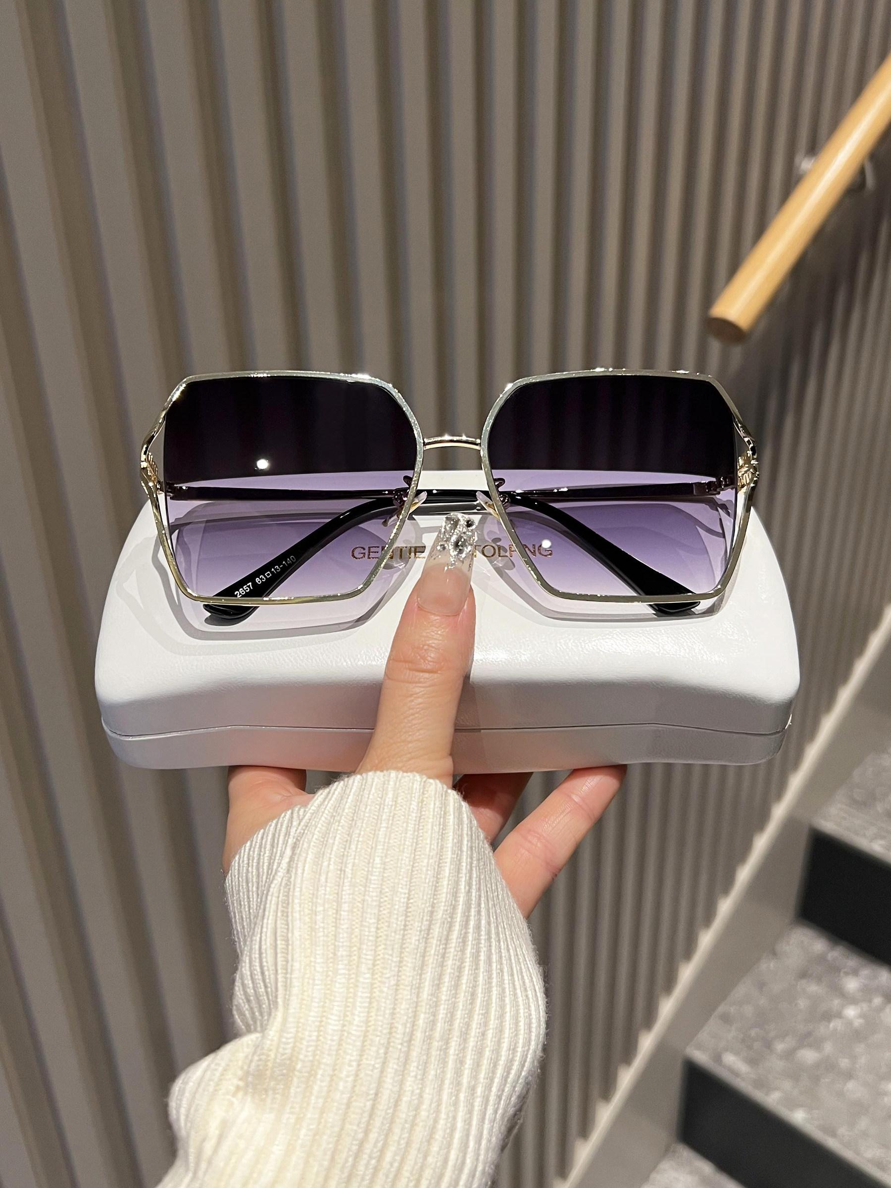 Korean Style Metal Large Frame Hollow Letter Sunglasses for Women, Sun Protection, Face Slimming, Driving, Uv Protection