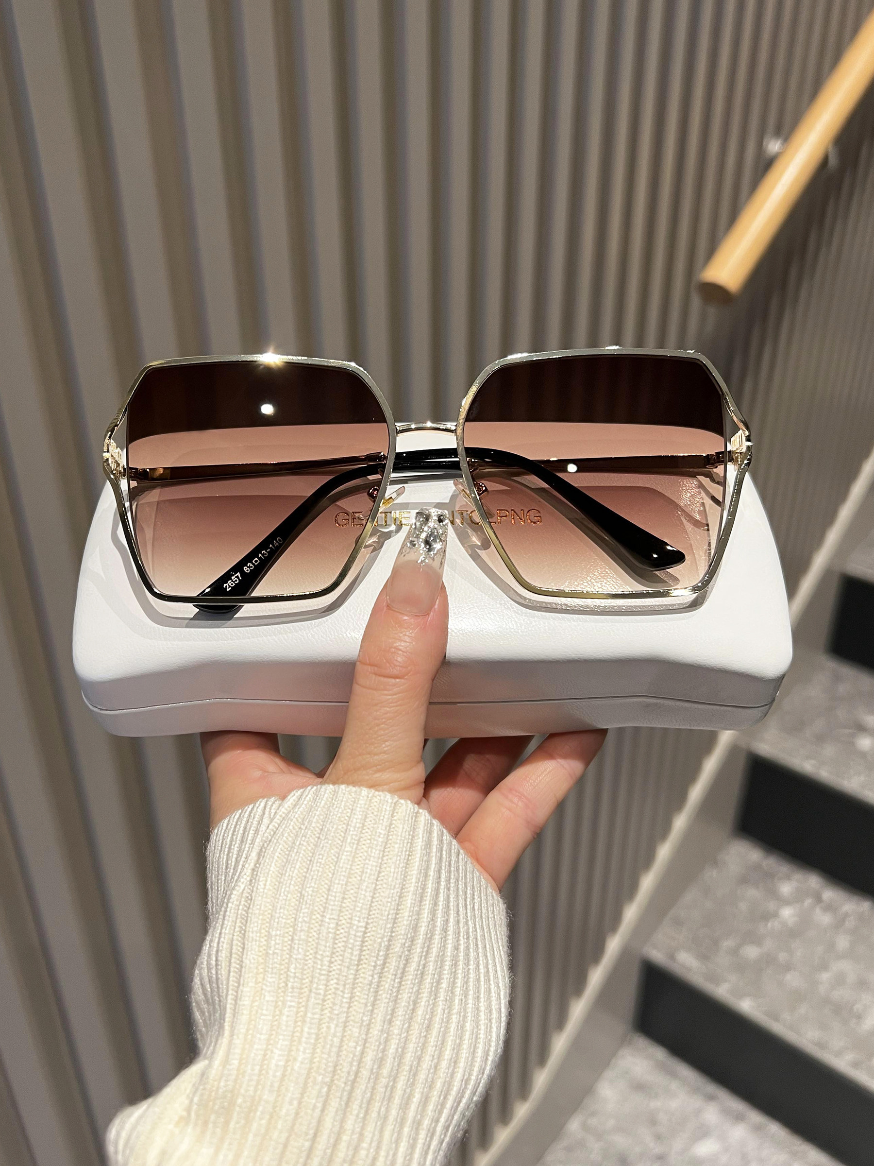 Korean Style Metal Large Frame Hollow Letter Sunglasses for Women, Sun Protection, Face Slimming, Driving, Uv Protection