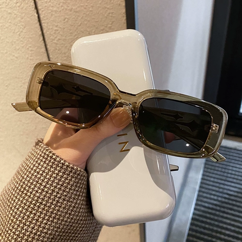 Квадратные модные белые солнцезащитные очки подходит для мужчин и женщин, популярно в интернете, городской стиль, по фигуре, изысканный стиль