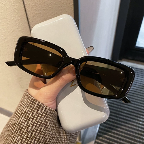 Квадратные модные белые солнцезащитные очки подходит для мужчин и женщин, популярно в интернете, городской стиль, по фигуре, изысканный стиль