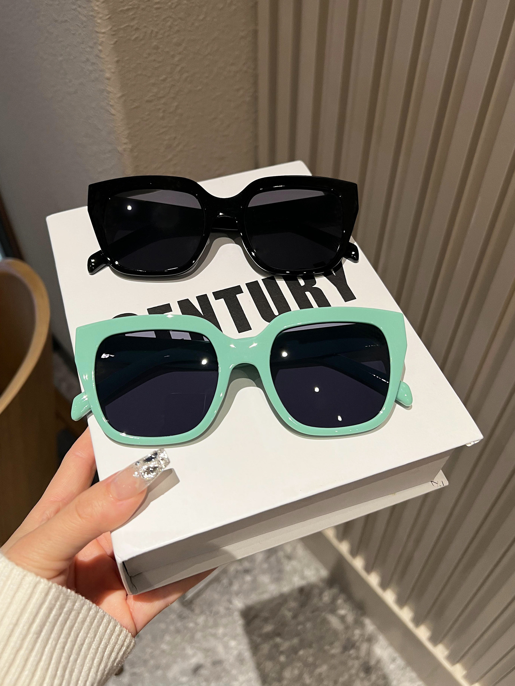 Retro Square Pink Sunglasses for Women, White-Enhancing, Versatile for Outings, Sun Protection, Uv Protection, Popular on the Internet, Makes the Face Look Smaller