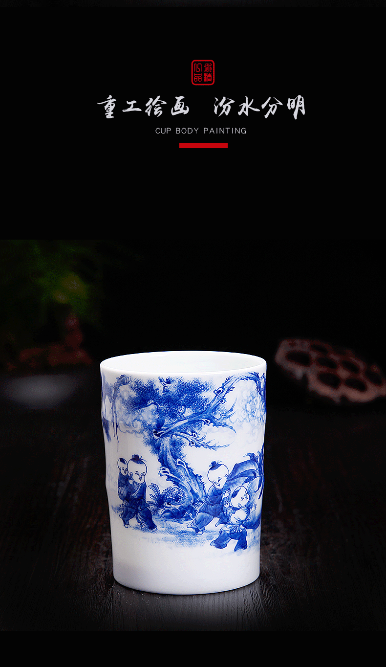 His affection new one product Wang Chenfeng blue - and - white porcelain brush pot hand - made art many children life of the desktop receive a case writing brush