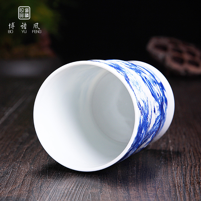 His affection new one product Wang Chenfeng blue - and - white porcelain brush pot hand - made art many children life of the desktop receive a case writing brush