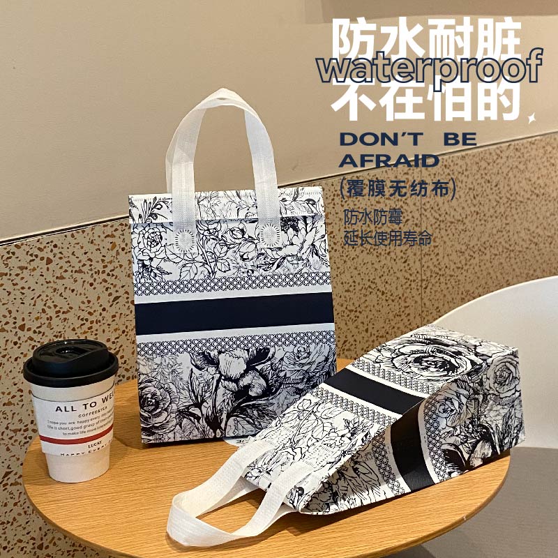 咖啡蛋糕奶茶打包的贴心伴侣:奶油黄保温袋的奥秘